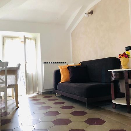 Casa Di Aristide Apartment Erba Luaran gambar